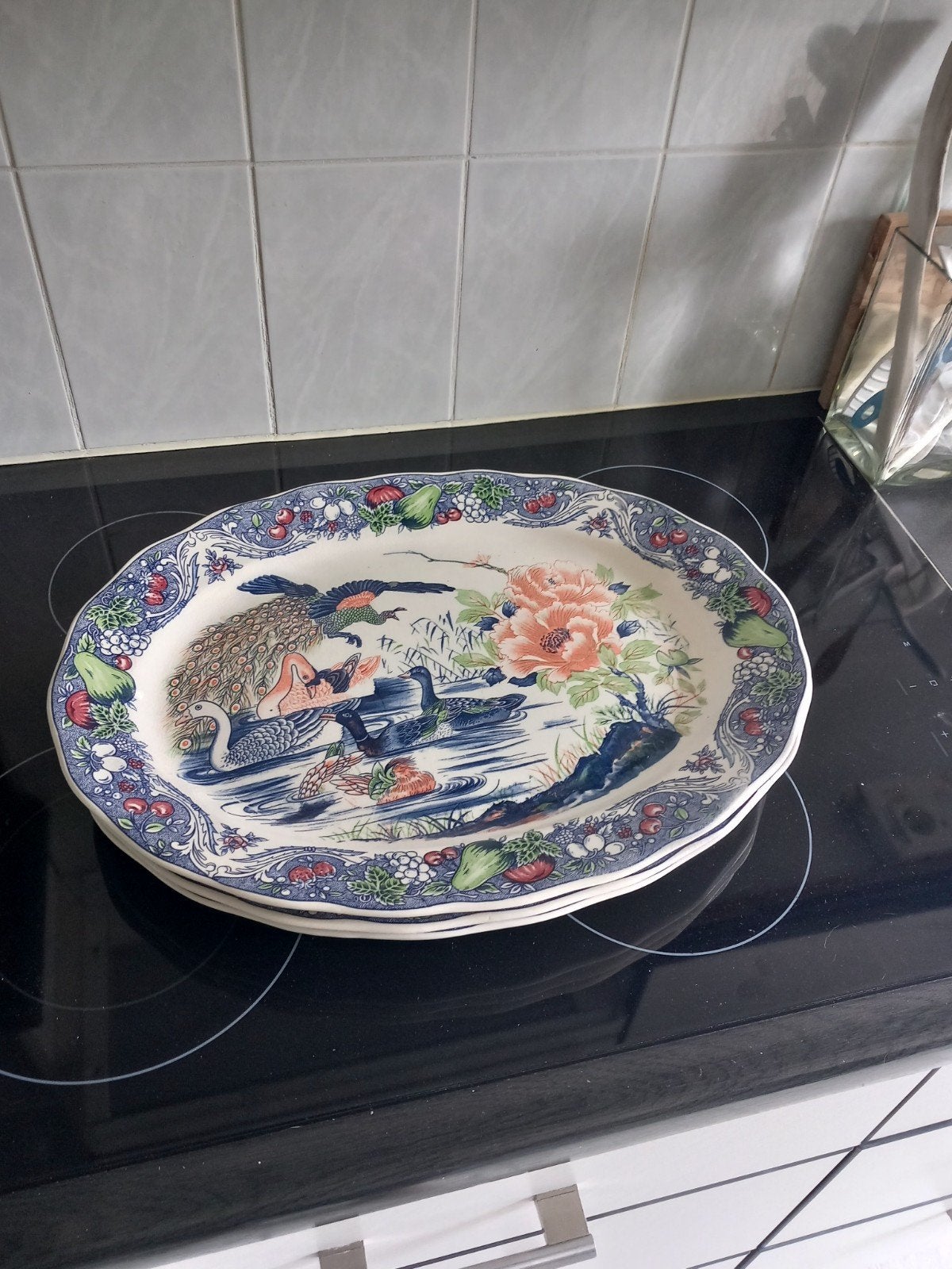 Decoratieve ovale schaal met vogel- en bloemmotief, Antiek en Kunst, Ophalen