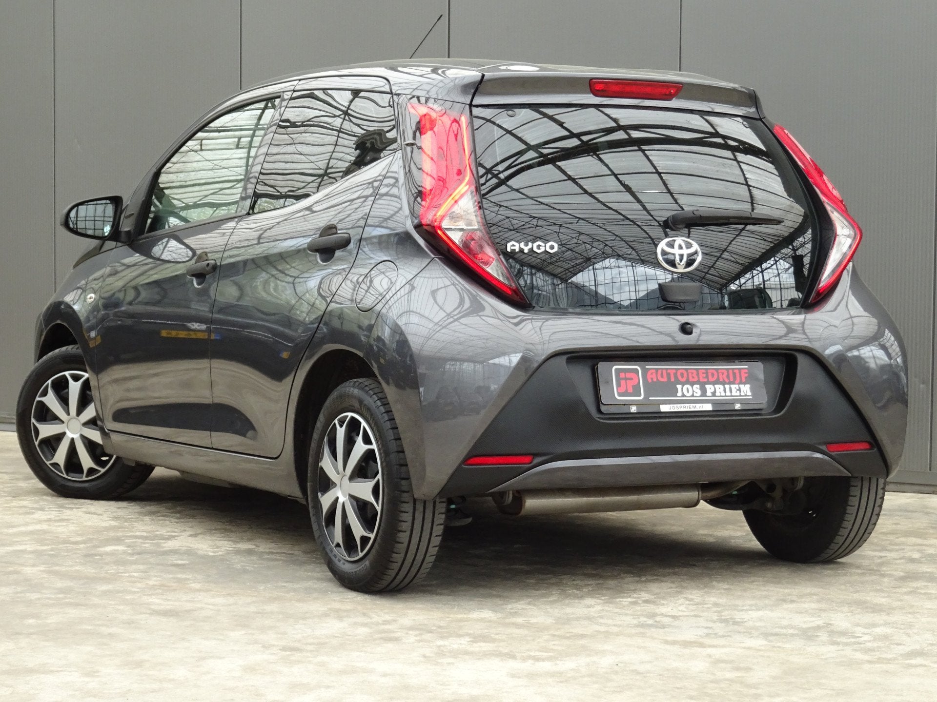 Toyota Aygo 1.0 VVT-i x-fun * EXTRA GETINT GLAS * VOLLE TANK, Auto's, Voorwielaandrijving, Stof, Gebruikt, Euro 6