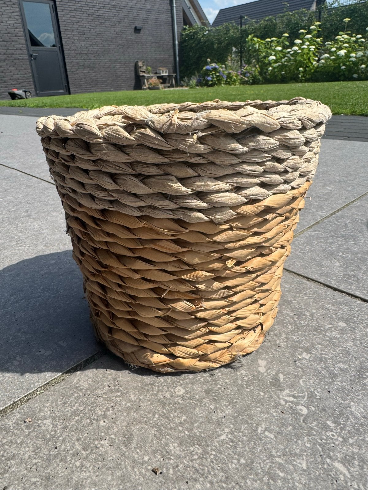 Gevlochten bloempot/plantenpot van natuurlijke materialen, Tuin en Terras, Bloempotten, Overige materialen, Gebruikt, Rond, Binnen
