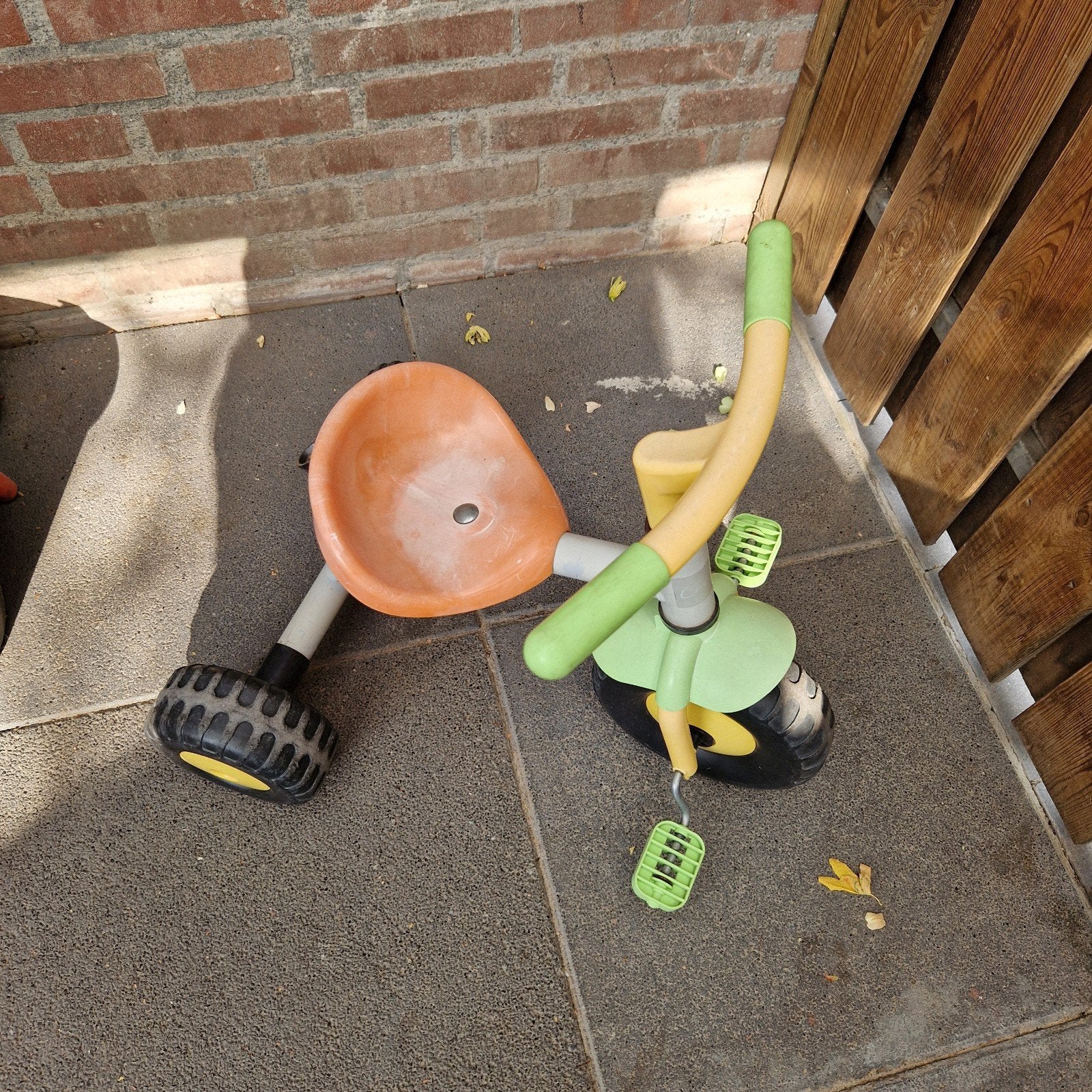 Stevige driewieler voor de kleintjes, Ophalen of Verzenden, Gebruikt, Trapvoertuig