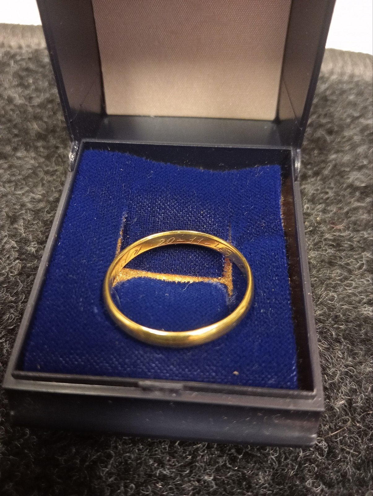 Gouden Ring 24 kr in Nieuwstaat, Sieraden, Tassen en Uiterlijk, Ringen, 20 of groter, Heer, Onbekend, Ophalen of Verzenden