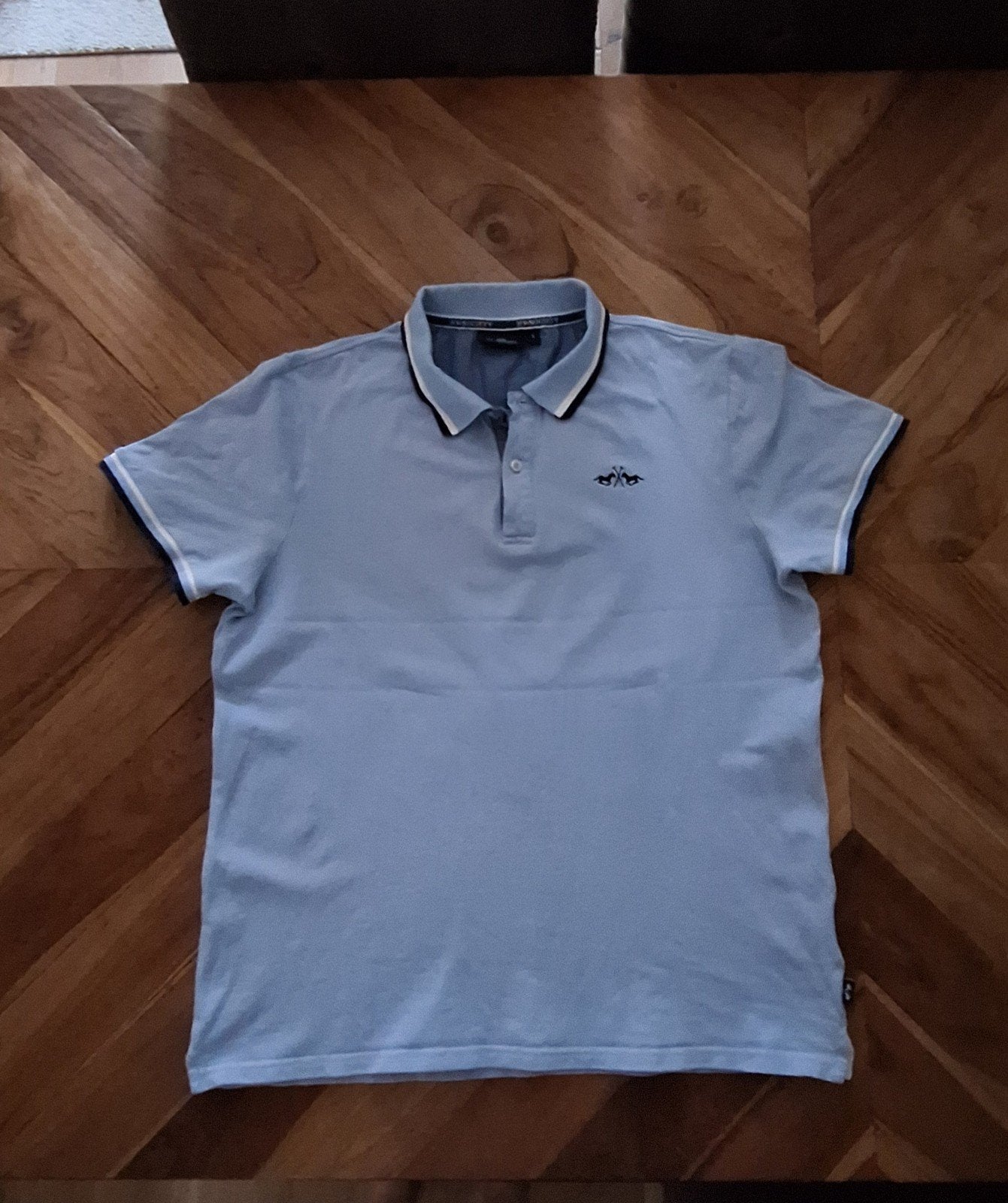 Heren polo HV Society lichtblauw maat L met strepen op boord, Maat 52/54 (L), Blauw, Ophalen of Verzenden, HV Society