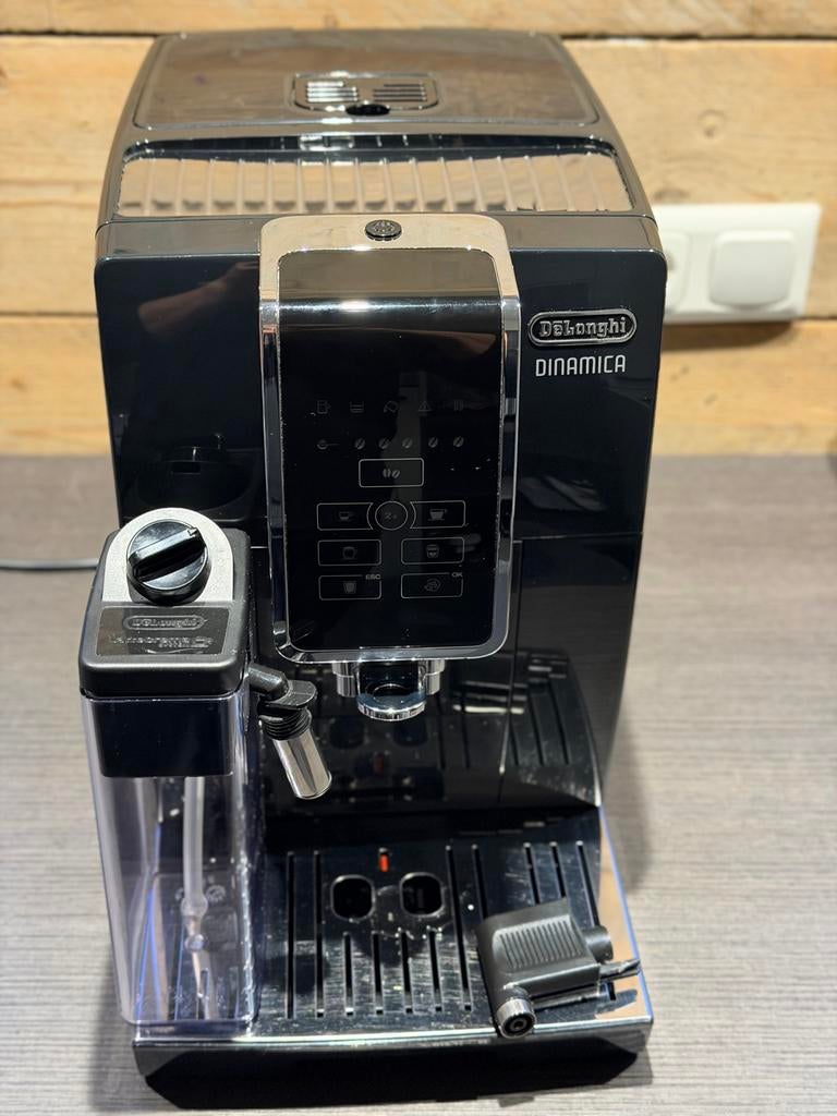 DeLonghi Dinamica koffiemachine - Zo goed als nieuw, Ophalen, Zo goed als nieuw, Koffiemachine, Koffiebonen
