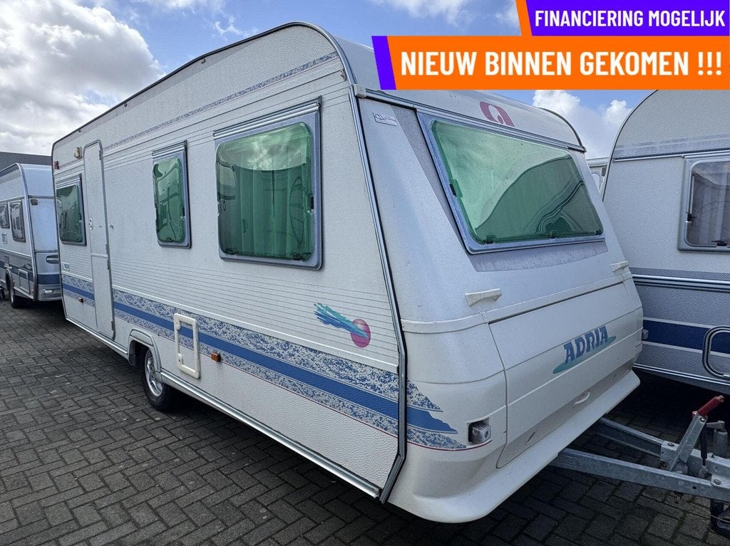 Adria UNICA 502 DU DWARSBED, RONDZIT, VOORTENT, FIETSENDRAG, Serviceluik, Rondzit, Bedrijf, 750 - 1000 kg