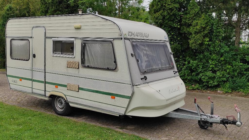 Caravan Chateau Chiara 450, Caravans en Kamperen, Caravans, Particulier, tot en met 4, 750 - 1000 kg, Standaardzit, Chateau, Dwarsbed