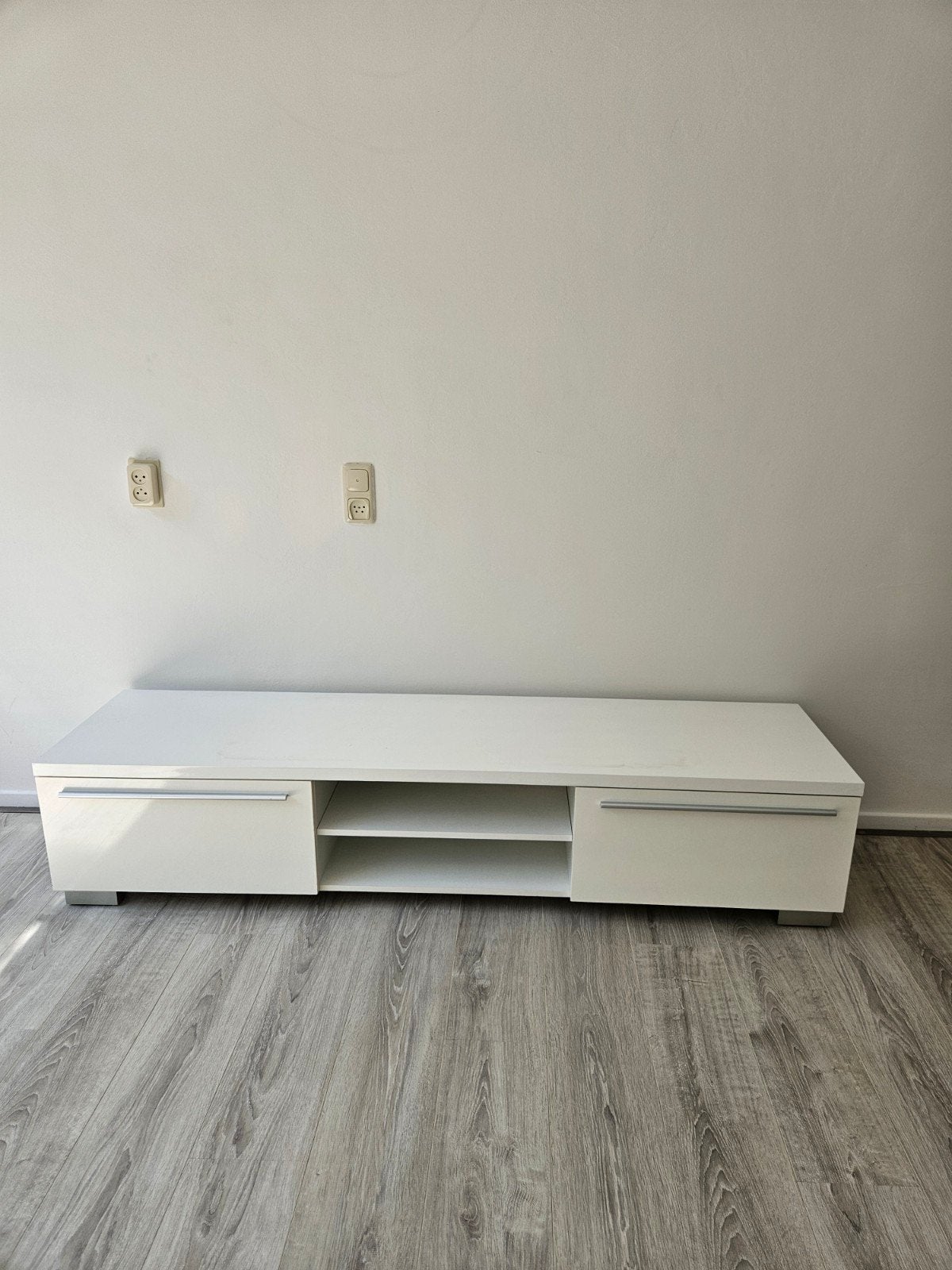 Moderne witte tv-meubel met opbergruimte, Ophalen, 150 tot 200 cm, Zo goed als nieuw, Minder dan 100 cm