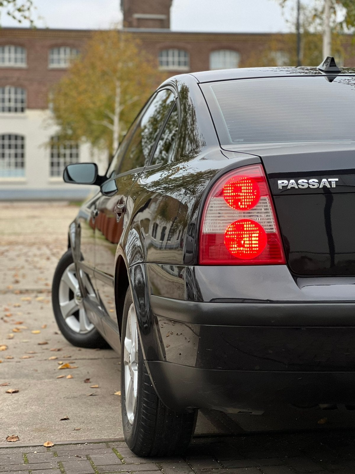 Volkswagen Passat 2.0 85KW 2002 Zwart, Auto's, 4 cilinders, 1984 cc, Zwart, Origineel Nederlands