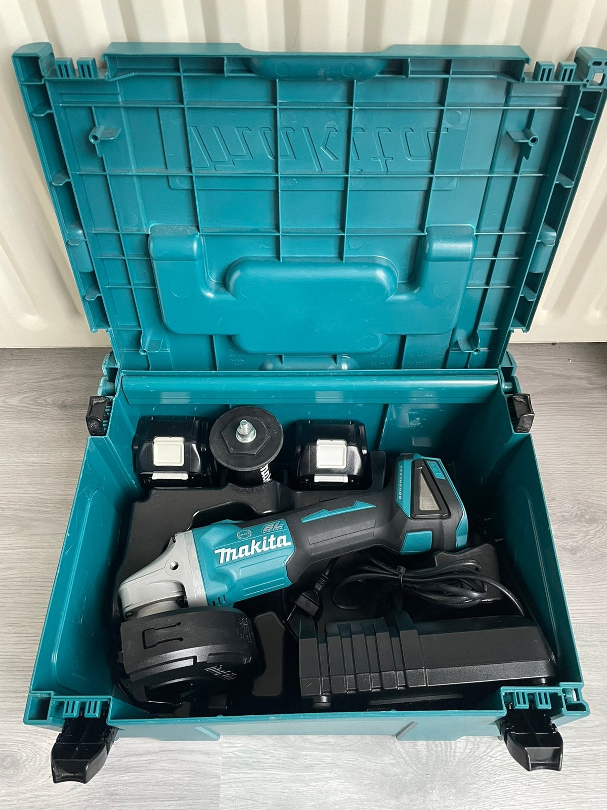 Makita DGA506 set, Ophalen, 700 tot 1000 watt, Haakse handslijpmachine
