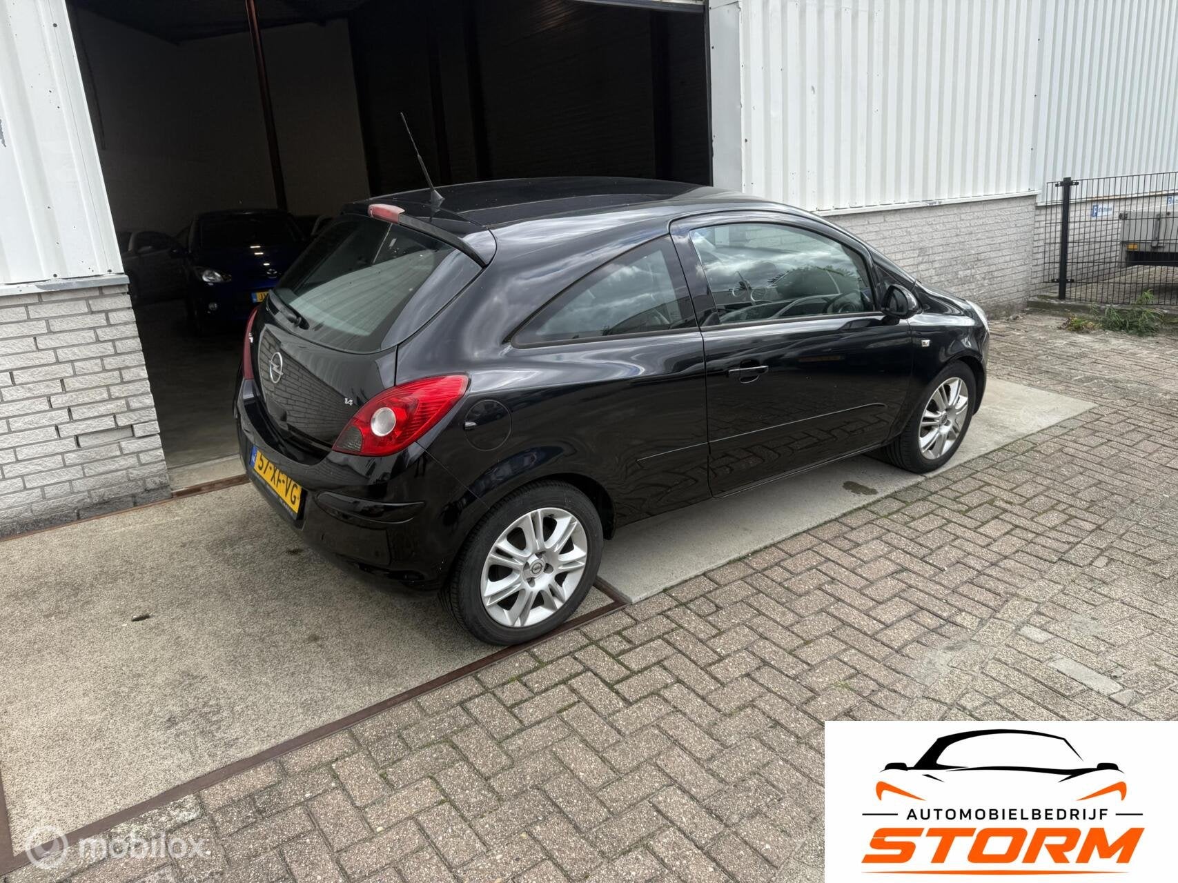 Opel Corsa 1.4-16V Sport, Voorwielaandrijving, Gebruikt, 4 cilinders, Zwart