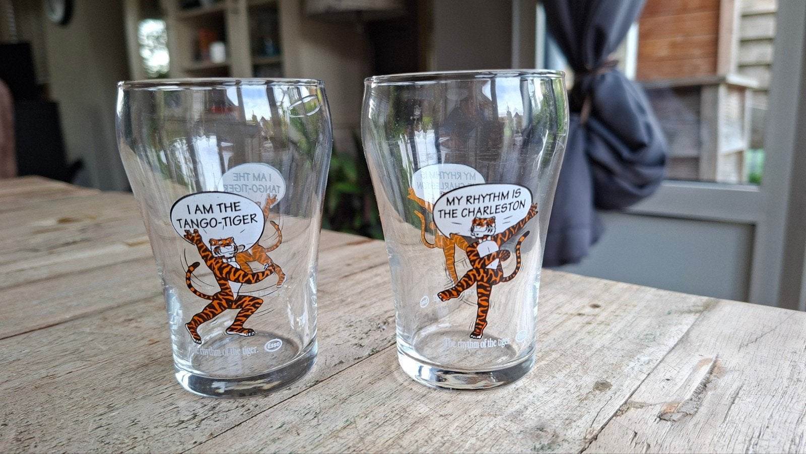 Vintage Esso Tiger glazen - The Rhythm of the Tiger (2 stuks, Huis en Inrichting, Ophalen of Verzenden