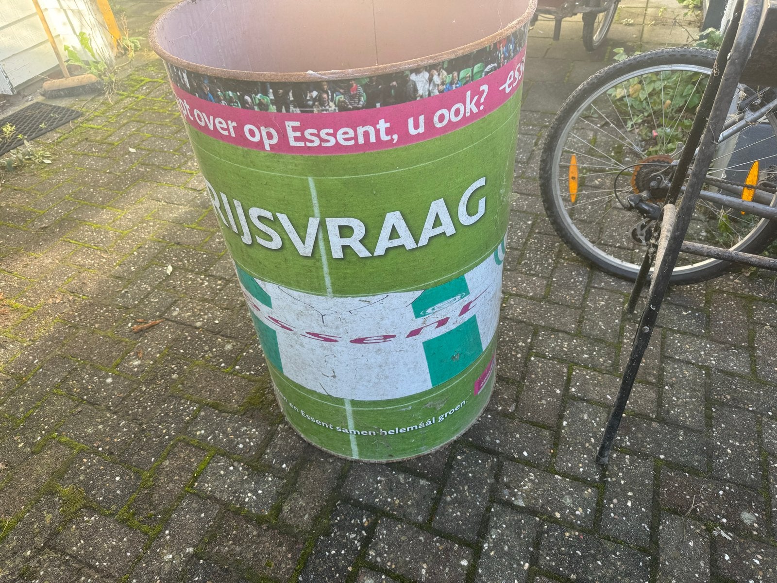 Grote ton/bak met FC Groningen en Essent opdruk, Ophalen, Gebruikt
