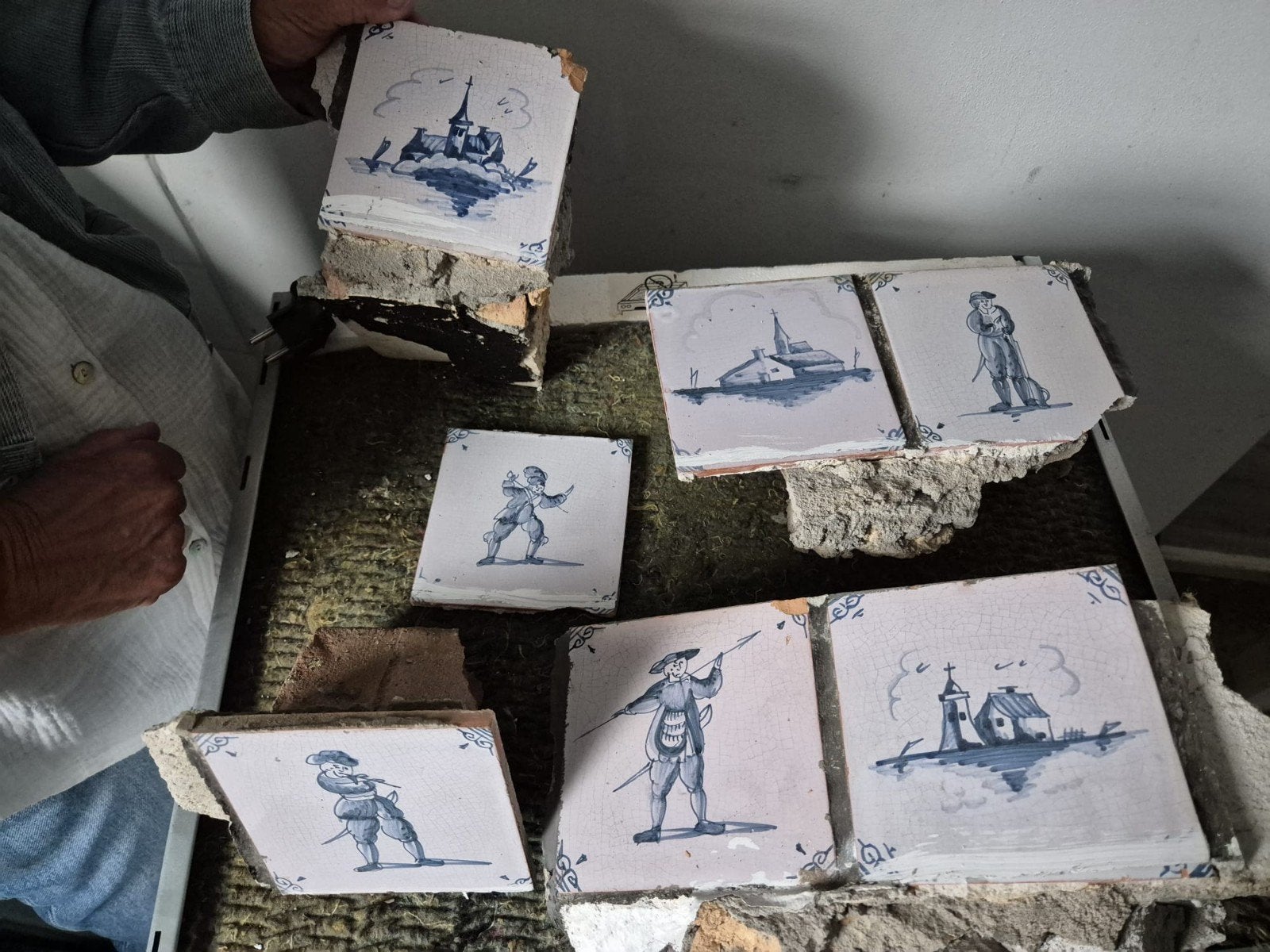 Antieke Delfts Blauwe Tegels met Hollandse Scènes, Ophalen