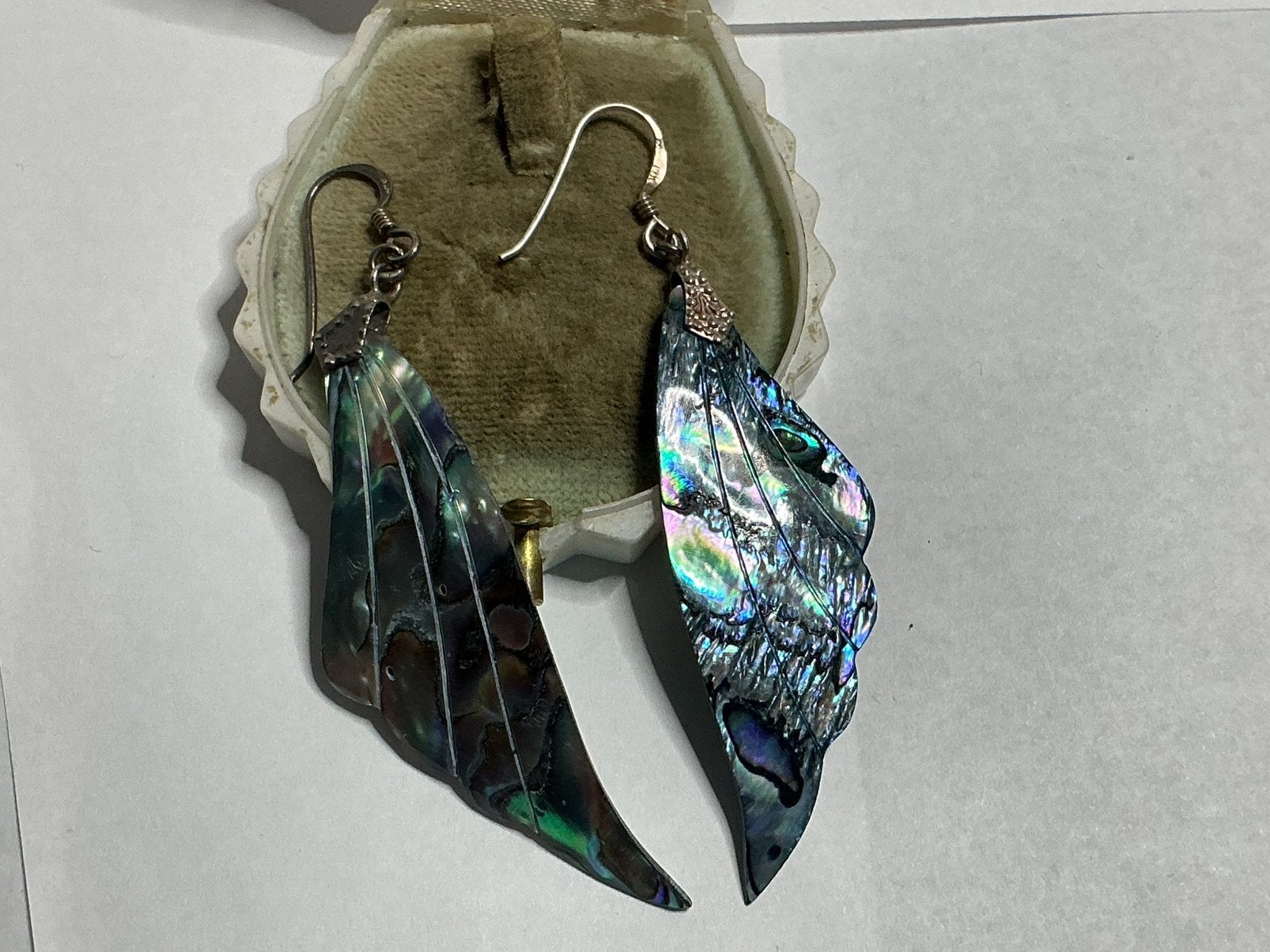 PRACHTIGE  ZILVER OORHANGERS MET GEZAAGDE ABALONE PARELMOER, Verzenden, Zilver, Oorbellen
