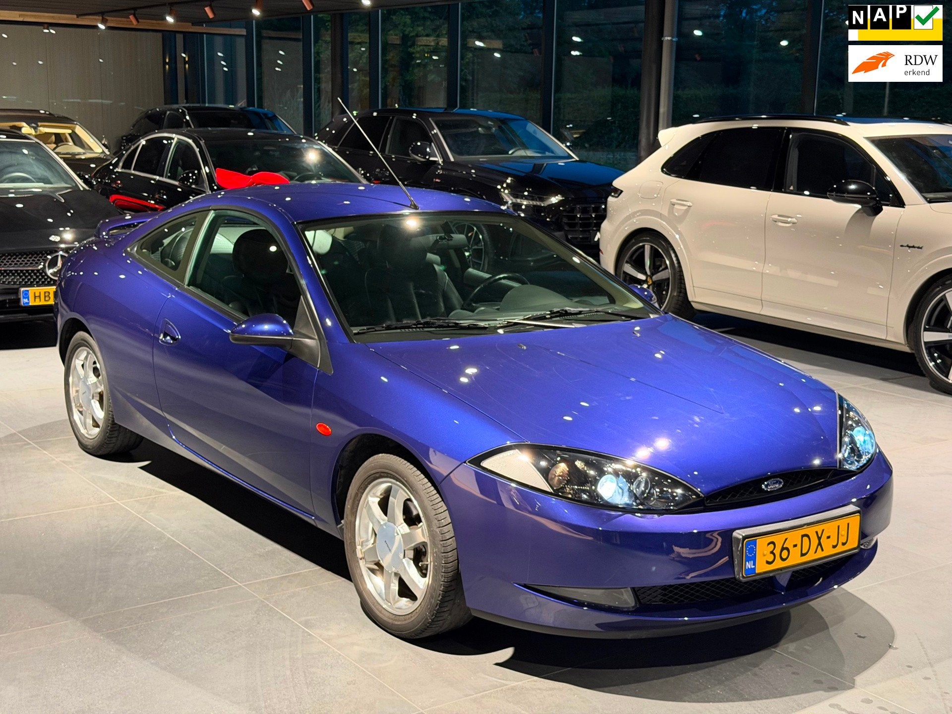 Ford Cougar 2.5-24V V6 UNIEK EXEMPLAAR NIEUWSTAAT 1e eigr NA, Auto's, Zwart, 2495 cc, Nieuw, 170 pk