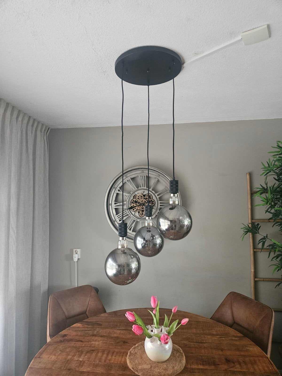 Hanglamp met 3 smoke glazen bollen, Huis en Inrichting, Lampen | Hanglampen, Zo goed als nieuw, Glas, Metaal, E27 (groot), Ophalen of Verzenden