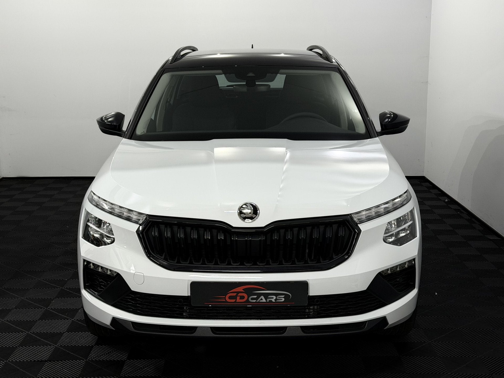 Skoda Kamiq 1.0 TSI Black Pack Camera, Apple carplay, Stoelv, Auto's, Stof, Gebruikt, 116 pk, Wit