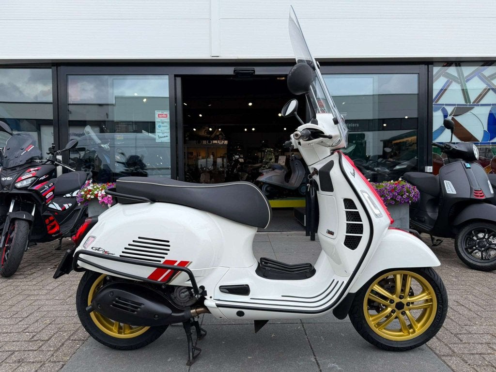 Vespa GTS 300 cc Racing Sixteen, Niet ingevuld, Bedrijf, Niet ingevuld, Minimaal motorrijbewijs A2