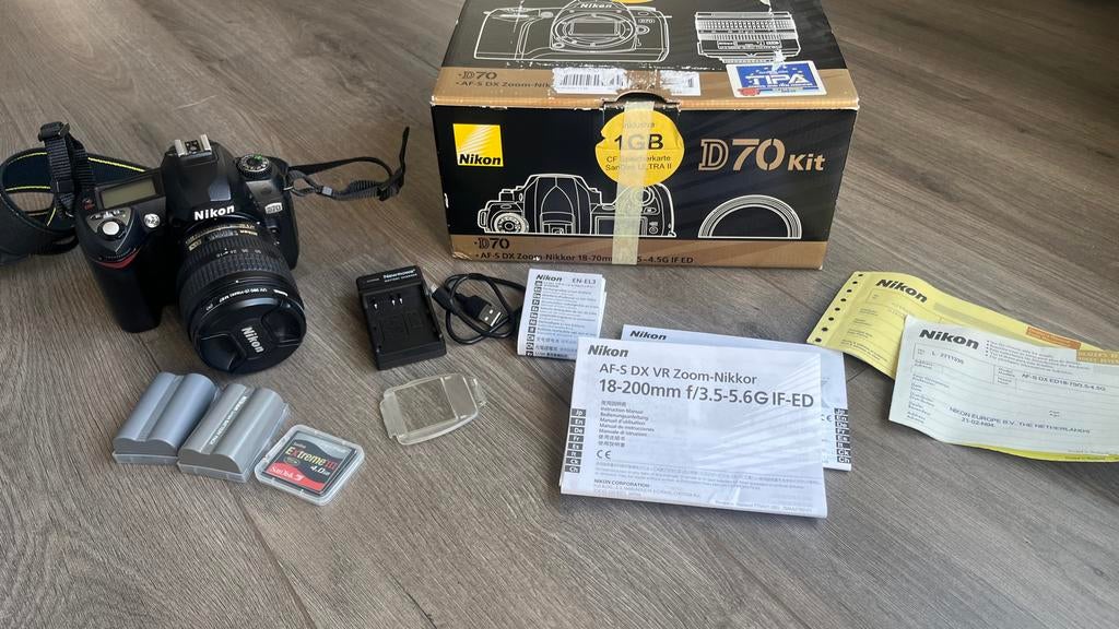 Nikon D70 Spiegelreflexcamera met 18-77mm lens en accessoire, Ophalen of Verzenden, Gebruikt, Spiegelreflex, Nikon