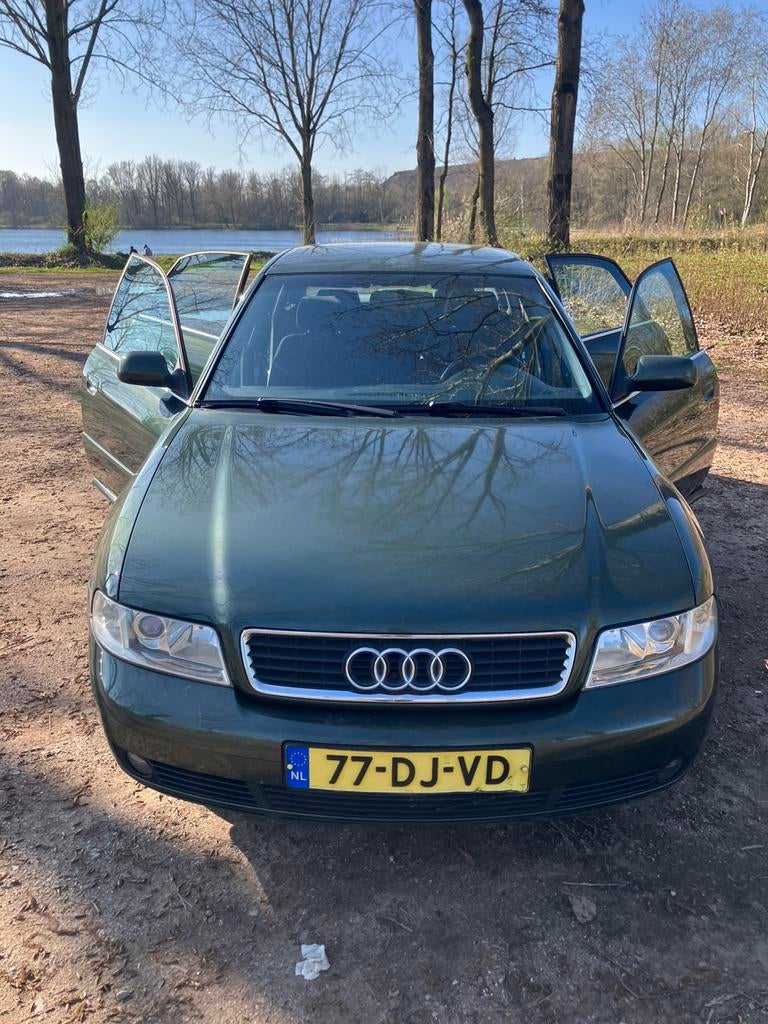 Audi A4 1.6 74KW 1999 Groen, Auto's, Audi, Voorwielaandrijving, Stof, 4 cilinders, Handgeschakeld