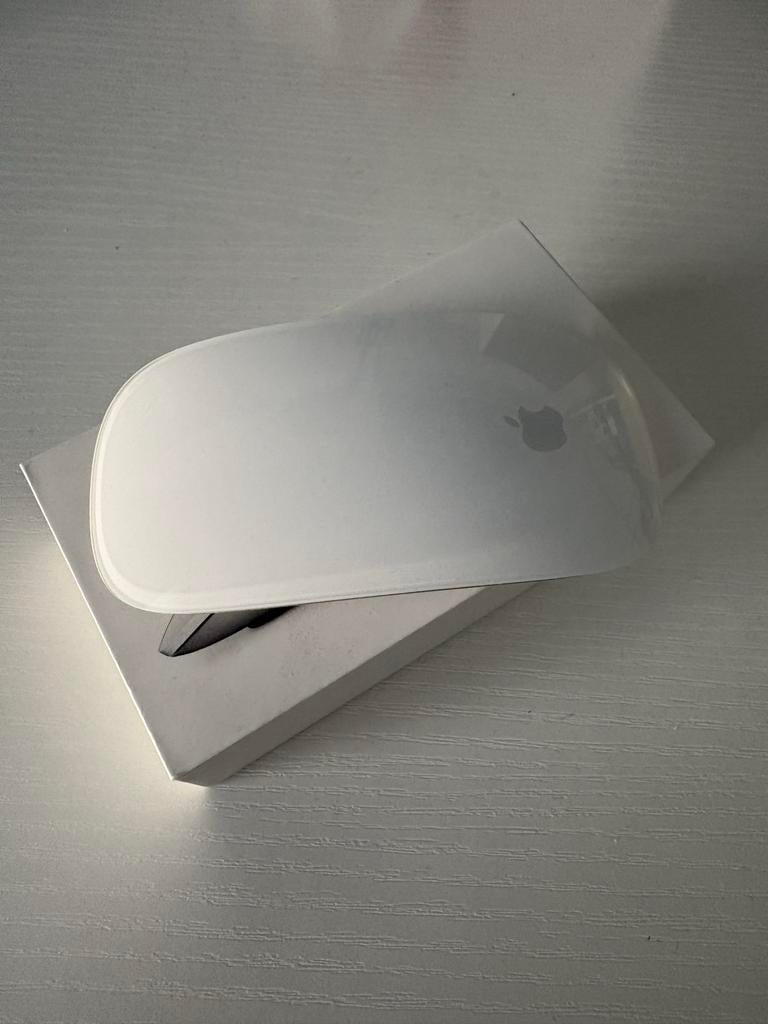 Apple Magic Mouse 2 - Draadloze Muis, Rechtshandig, Muis, Ophalen of Verzenden, Zo goed als nieuw