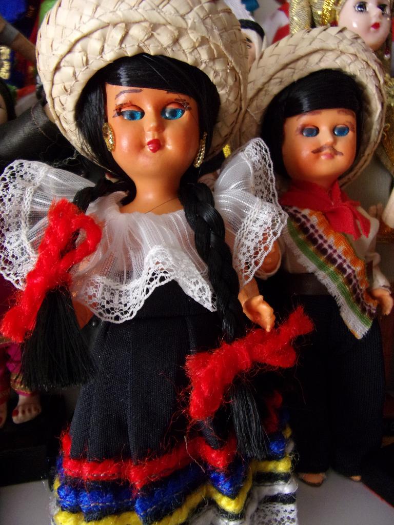 Mexicaans Klederdrachtpoppen paartje, Verzamelen, Poppen, Ophalen of Verzenden, Zo goed als nieuw, Pop