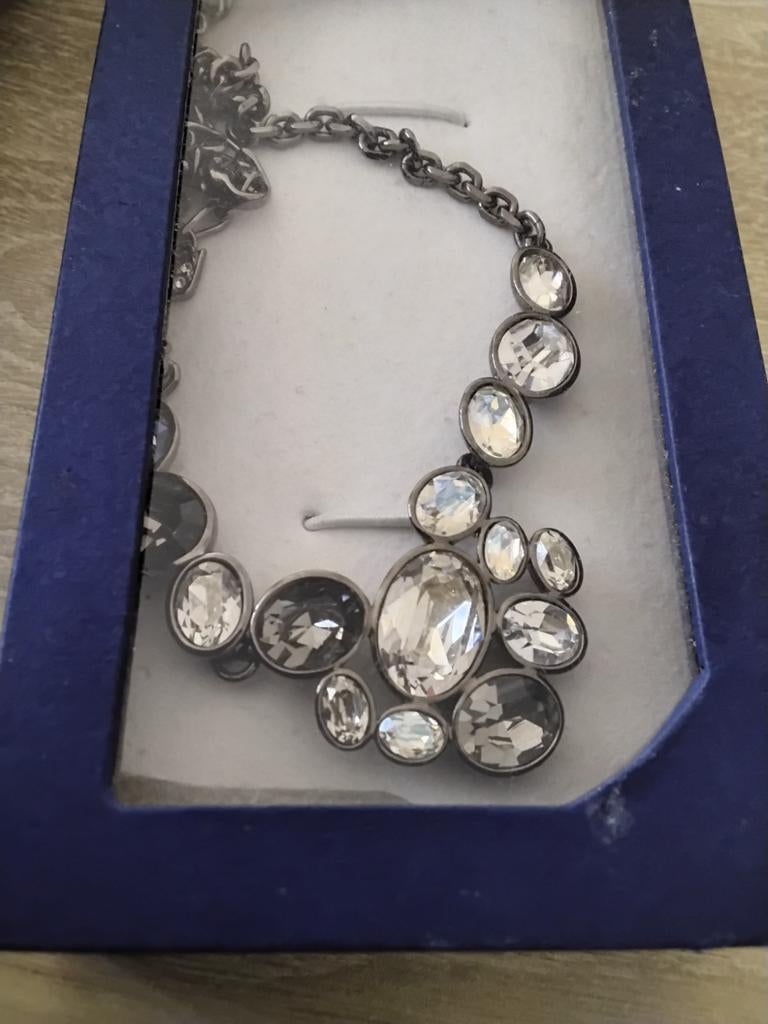 Halsketting swarovski  50.00, Sieraden, Tassen en Uiterlijk, Kettingen, Ophalen, Verstelbaar, Zo goed als nieuw, Steen of Mineraal