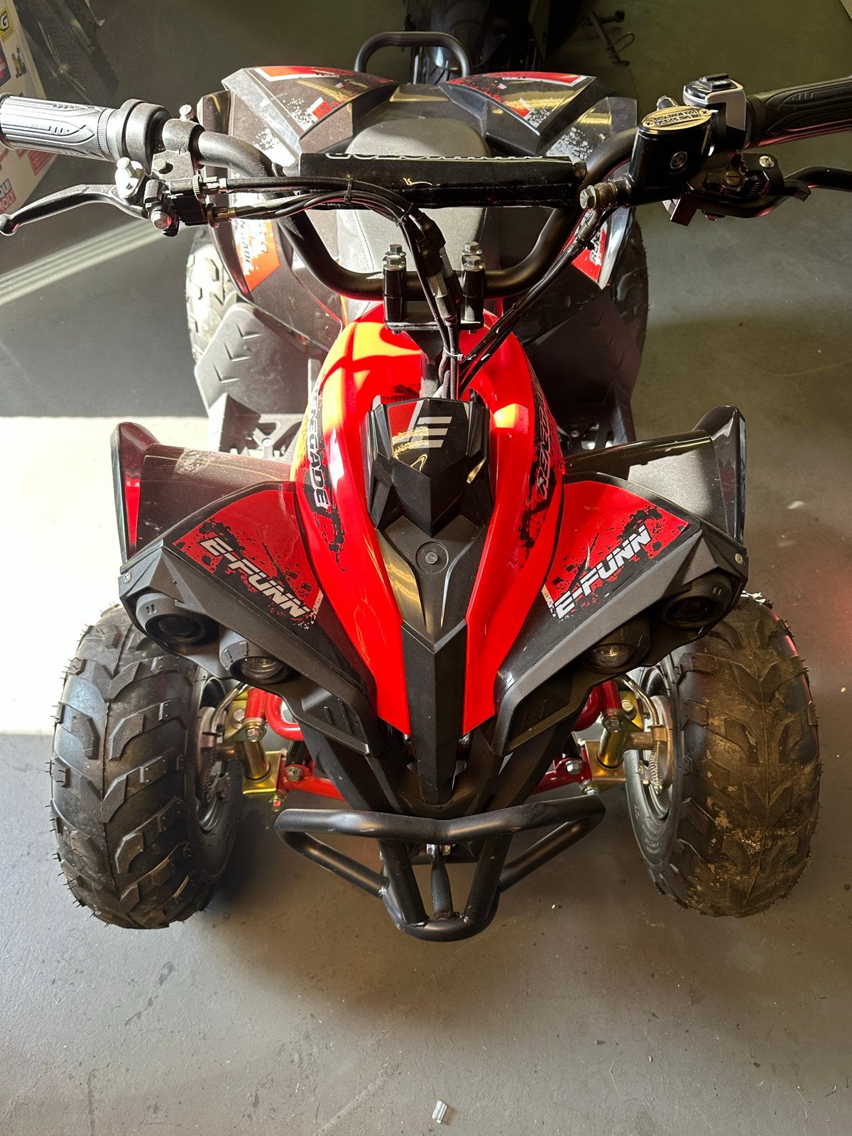 E-FUNN Renegade Elektrische Quad - Perfect voor Kinderen, Motoren, 11 kW of minder
