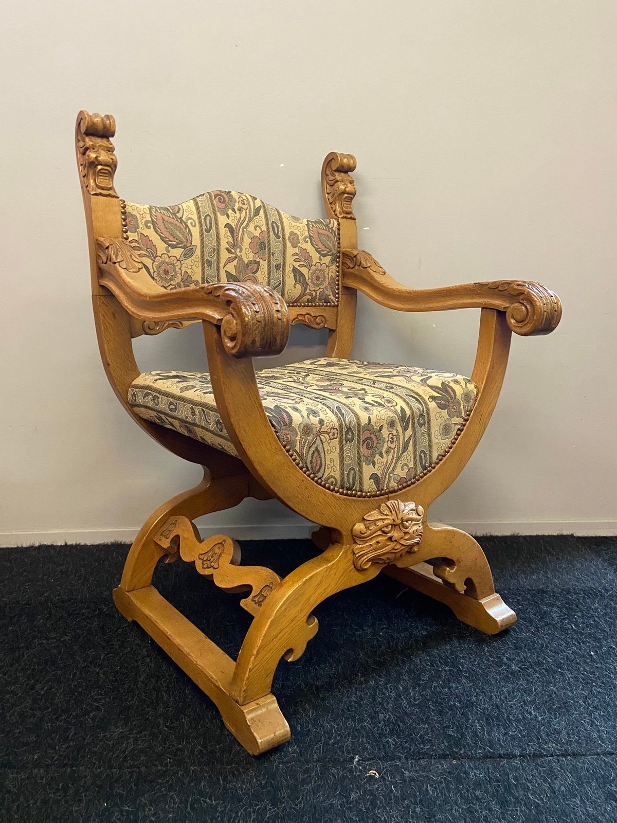 Prachtige vintage brocante antieke dagobert leeuwenkop stoel, Ophalen, Gebruikt, Minder dan 75 cm, Lodewijk louis klassiek antiek kasteel