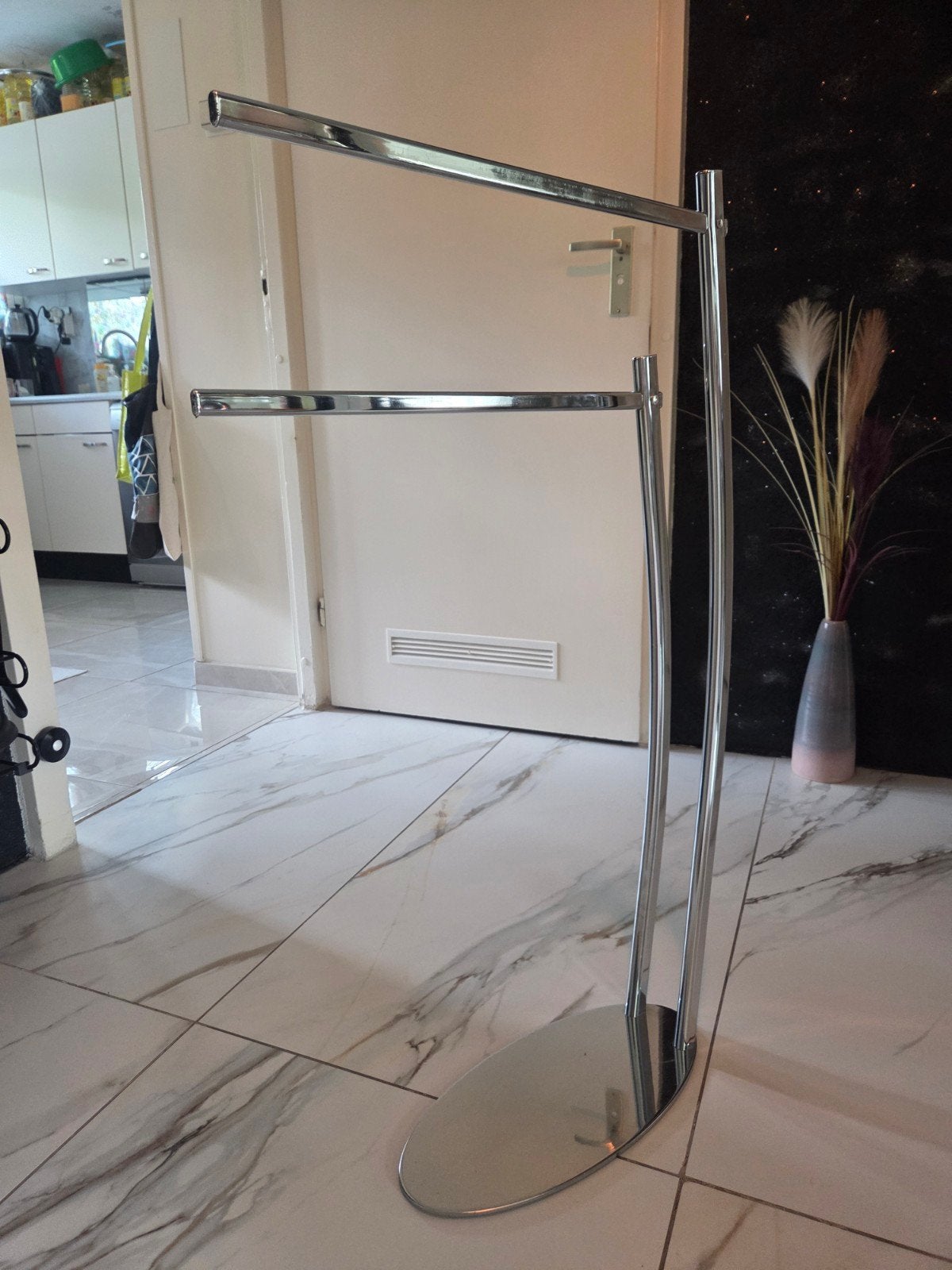 Moderne chromen handdoekrek / kledingrek, Ophalen, 100 tot 150 cm, Zo goed als nieuw, Metaal