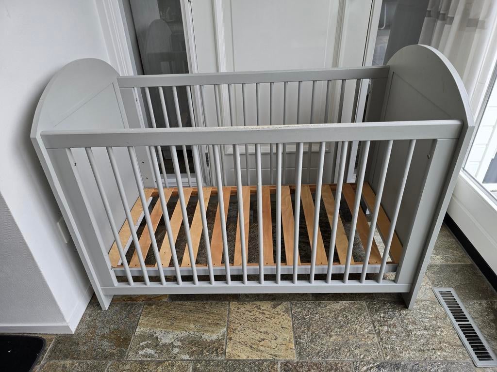 Stevig houten ledikant kleur wood en wall grandiose grey, Ophalen, Gebruikt, Ledikant