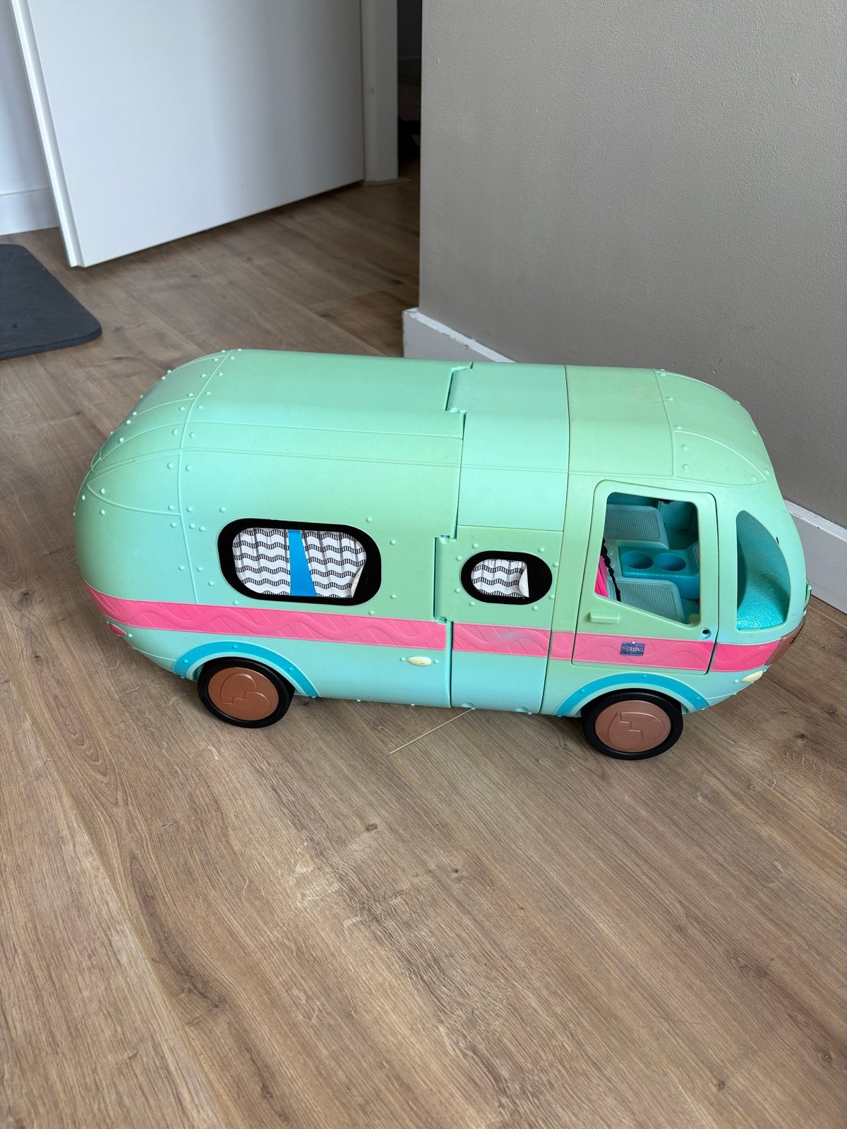L.O.L. Surprise! 4-in-1 Glamper Camper met veel poppetjes, Ophalen, Gebruikt