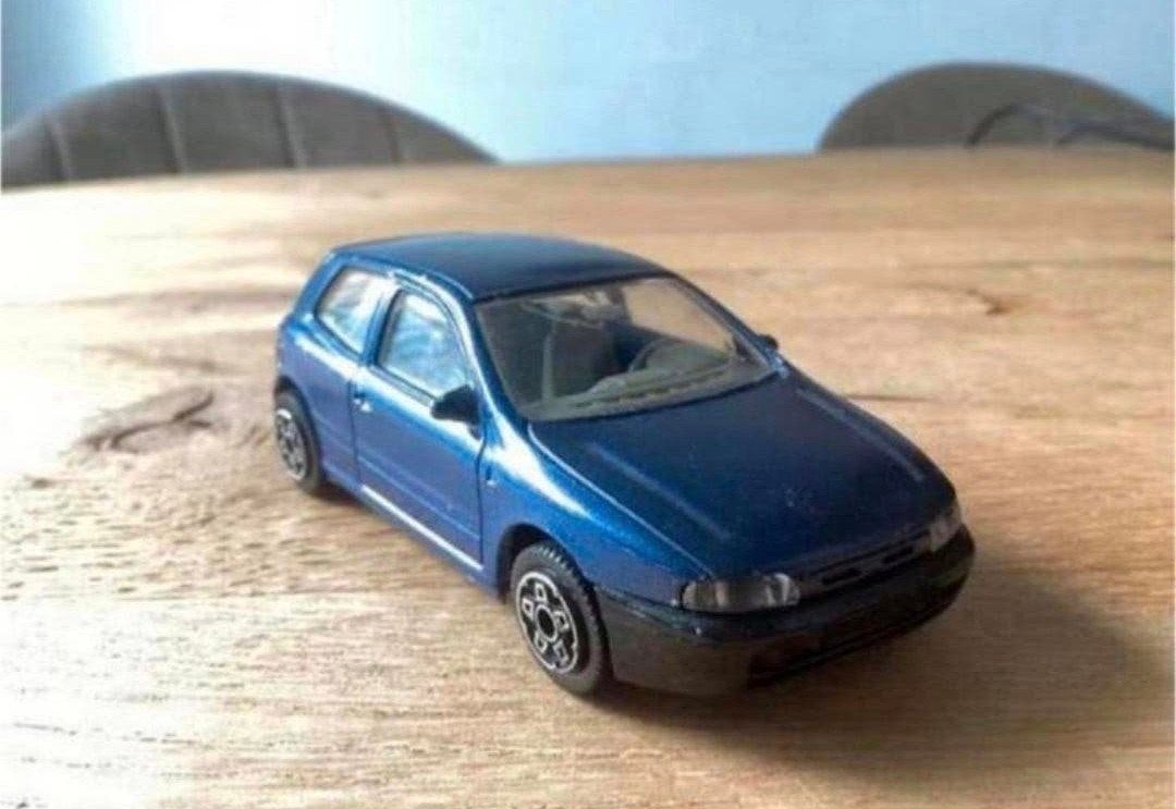 Fiat Bravo Bburago 1:43 – blauw, Ophalen of Verzenden, Zo goed als nieuw, Auto, Overige merken