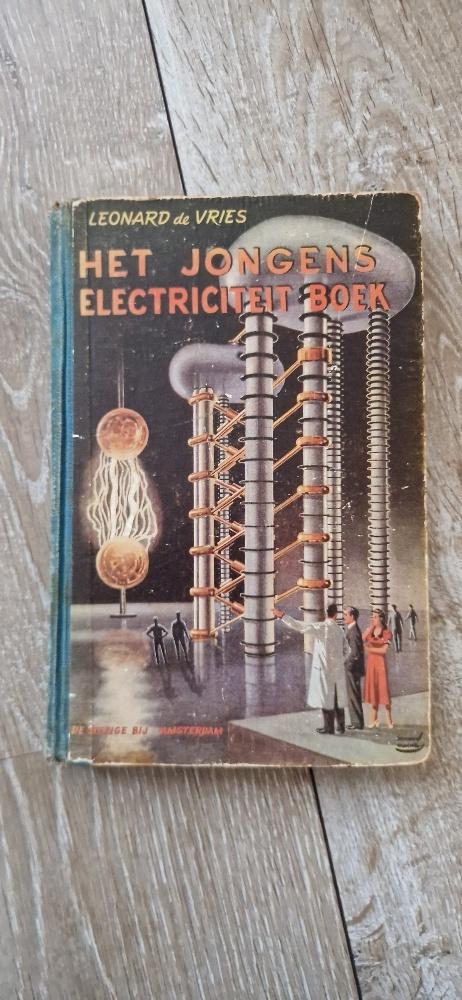 Het jongens electriciteit boek, Gelezen, Elektrotechniek, Ophalen of Verzenden, Leonard de Vries