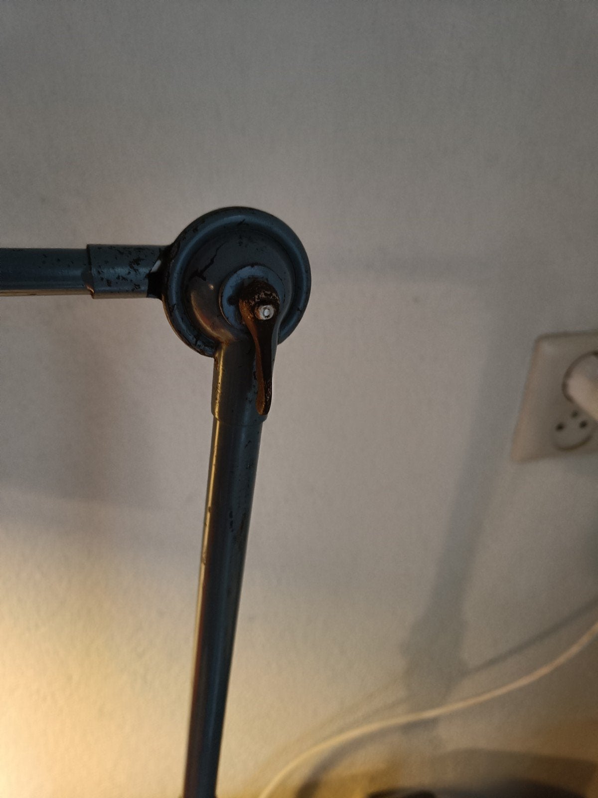 Foto 5 van werkplaats lamp , jaren 50 merk sis. Bauhaus stijl