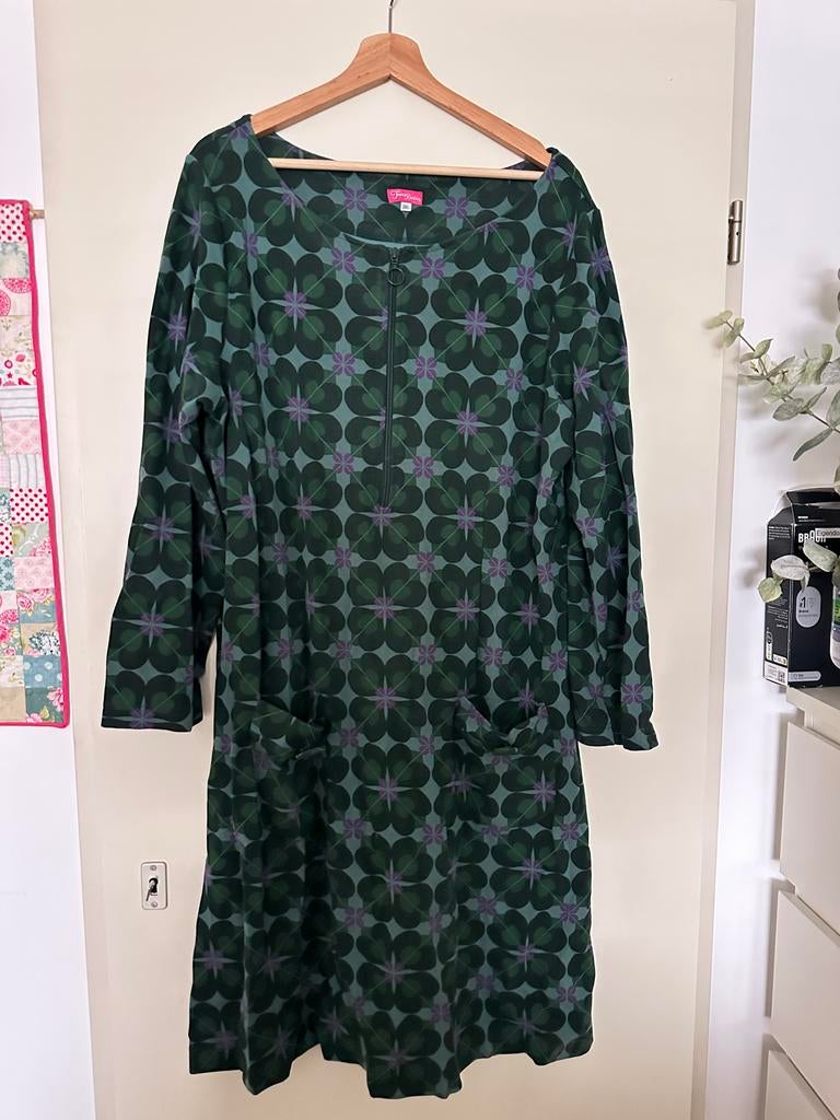 Tante Betsy Jurk Groen met Paarse Klavertjes Maat 3XL, Kleding | Dames, Jurken, Maat 46/48 (XL) of groter, Ophalen of Verzenden