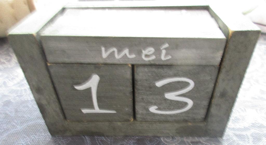 houten verstelbare eeuwigdurende kalender, Diversen, Kalenders, Gebruikt, Dagkalender, Ophalen of Verzenden