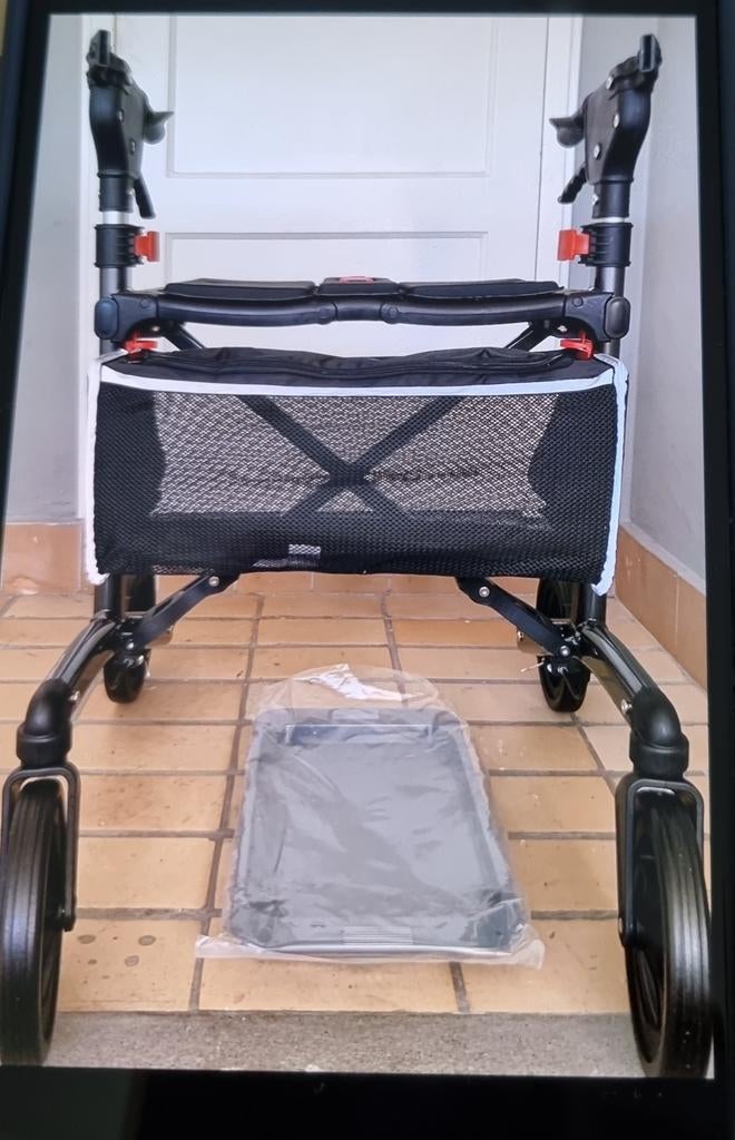 Nieuwe lichtgewicht rollator, Ophalen of Verzenden, Lichtgewicht, Nieuw