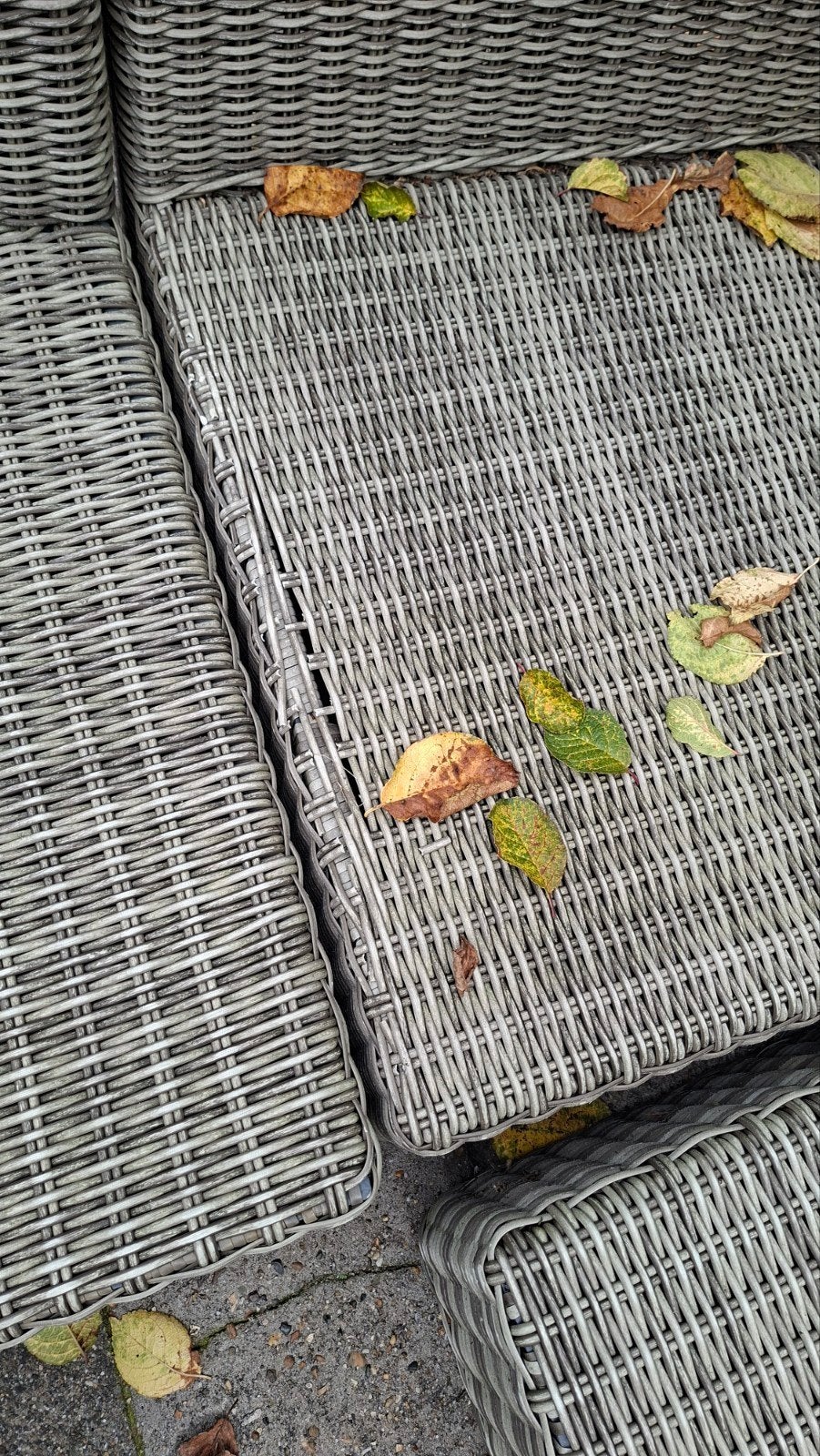 Grijze Wicker Loungeset met Salontafel, Ophalen, 5 zitplaatsen, Gebruikt, Bank