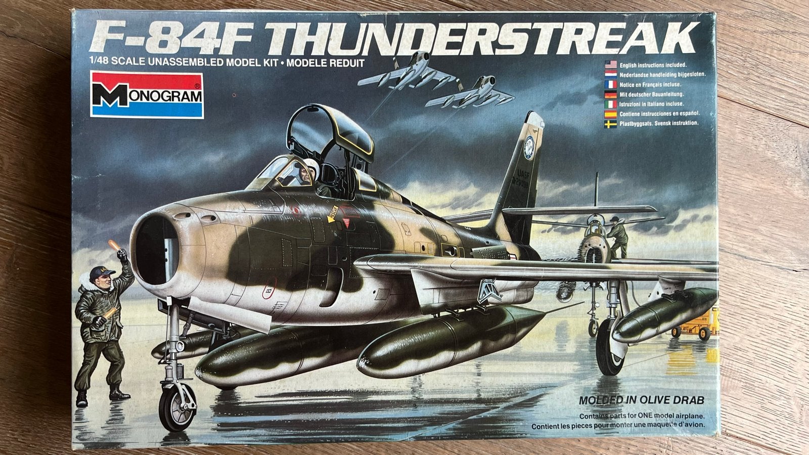 1/48 Monogram F-84F Thunderstreak, Zo goed als nieuw, Groter dan 1:72, Vliegtuig, Ophalen