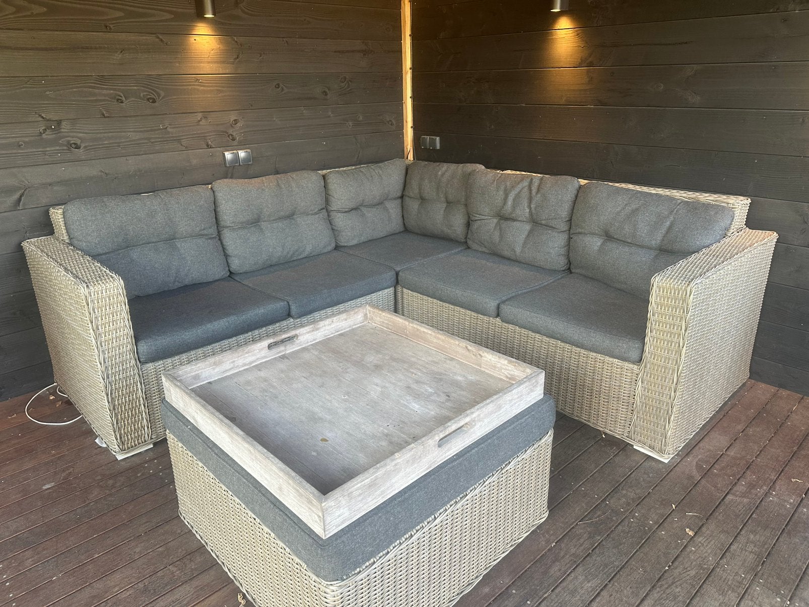 Loungebank met hocker en dienblad, Ophalen, 5 zitplaatsen, Gebruikt, Hocker
