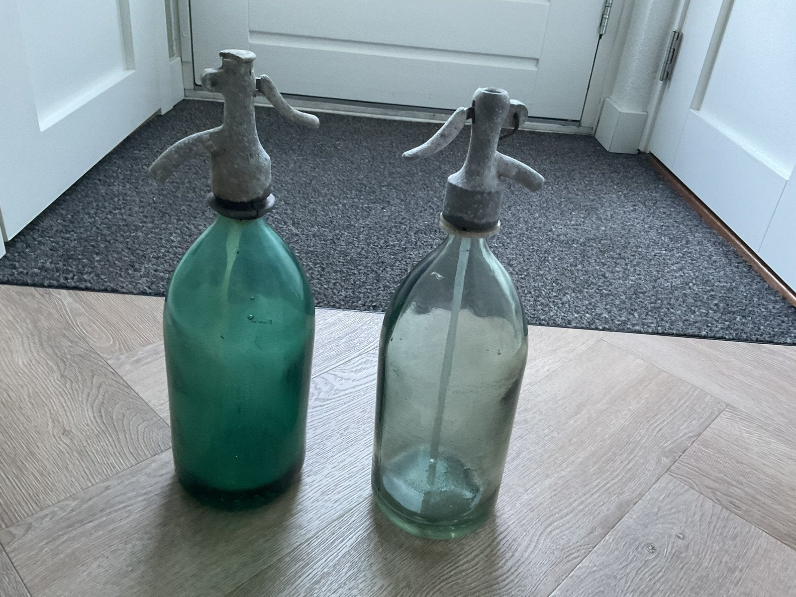 2 mooie spuitflessen groen en helder glas, Ophalen of Verzenden, Zo goed als nieuw