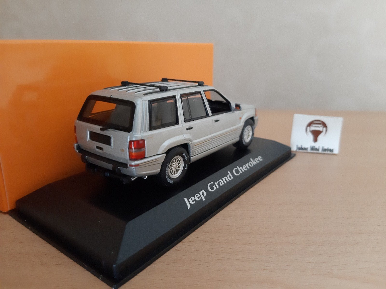 Jeep Grand Cherokee zilvermetallic 1995 van Maxichamps 1:43, Overige merken, Auto, Nieuw, Ophalen of Verzenden