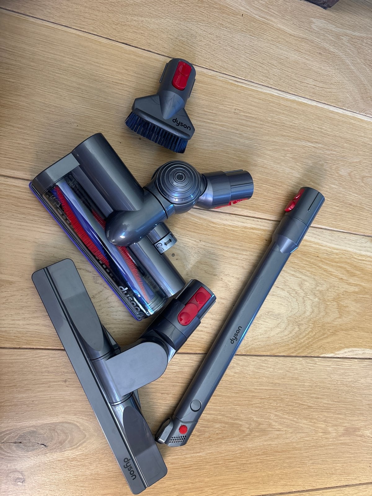 Dyson V8 accessoireset - Borstels en buis, Ophalen of Verzenden, Gebruikt, Inclusief accessoires, Dyson