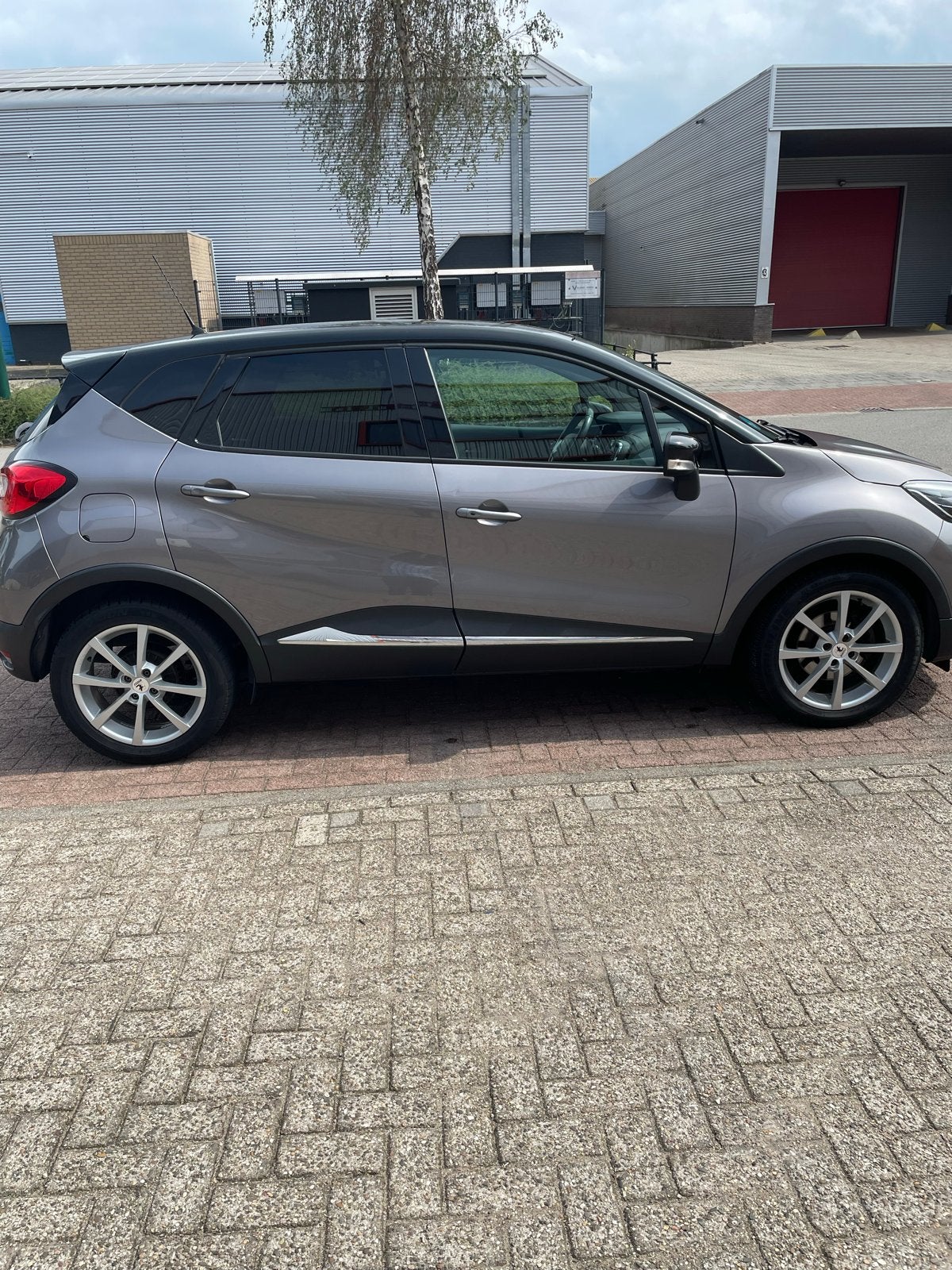 Renault Captur 1.2 TCE 120 EDC 2013 Grijs, 625 kg, 4 cilinders, 19 km/l, SUV of Terreinwagen