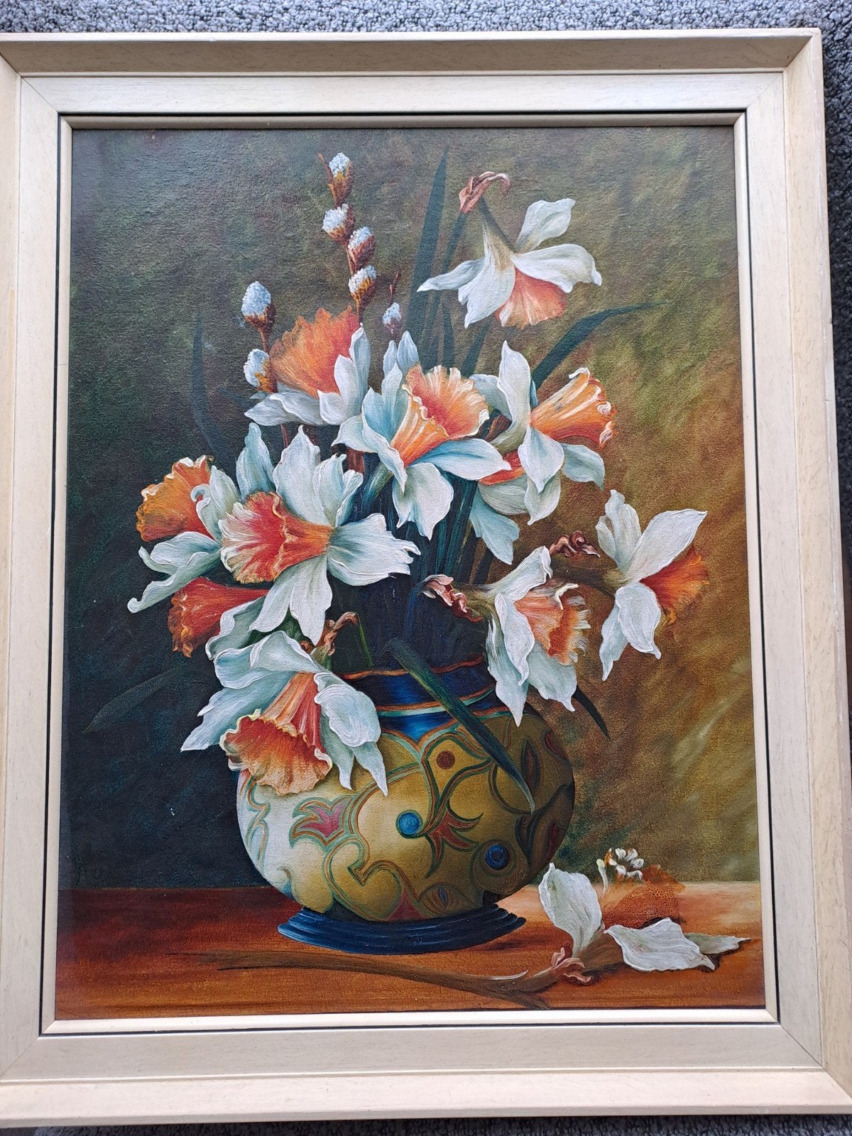 Schilderij met narcissen in  plateel vaas., Antiek en Kunst, Bloemen, Handgeschilderd, Doek, Realistisch