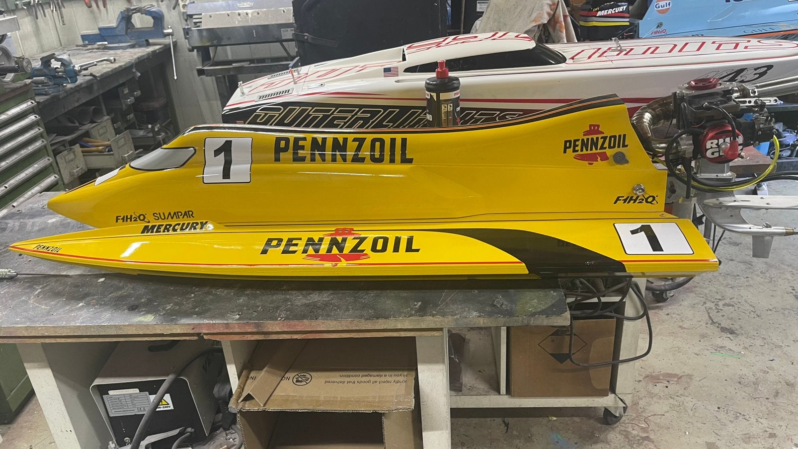 F1 1/4 katamaran, Ophalen, Zo goed als nieuw, 1:32 tot 1:50
