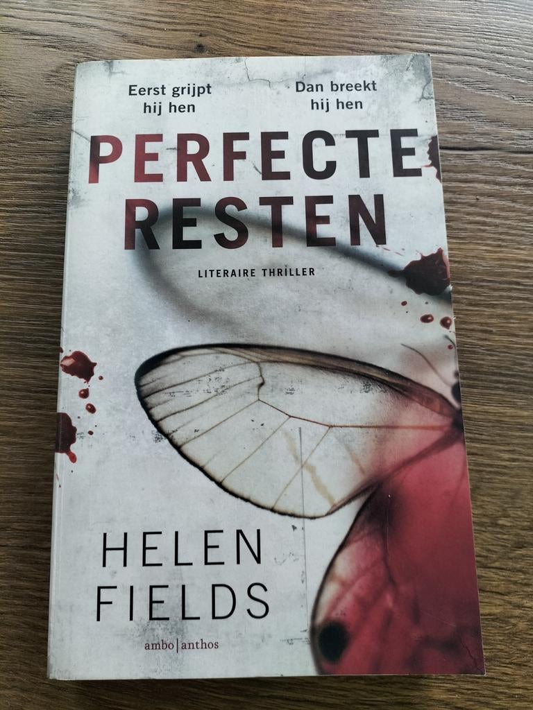 Perfecte Resten - Helen Fields (Literaire Thriller), Boeken, Gelezen, Europa overig, Helen Fields, Ophalen of Verzenden