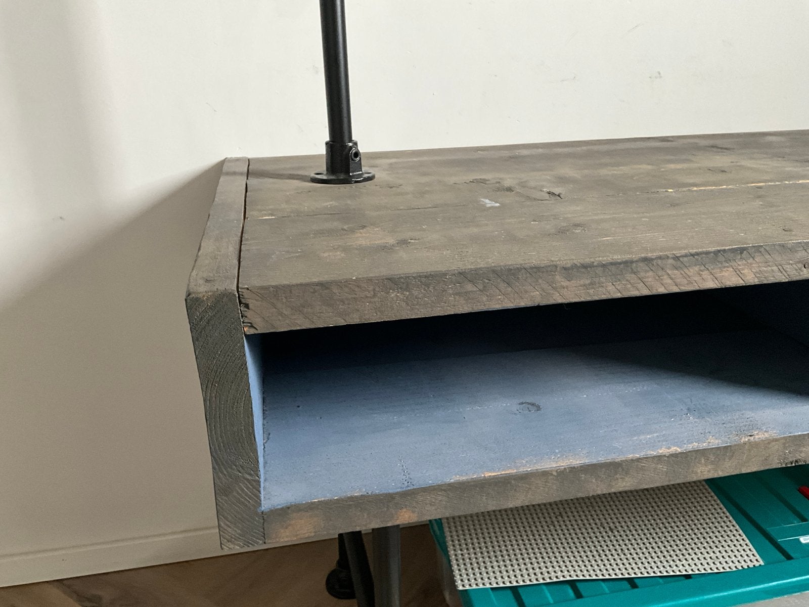 Stoer robuust kinder bureau met steigerhoutplanken, Ophalen, Opbergruimte, Gebruikt, Hout