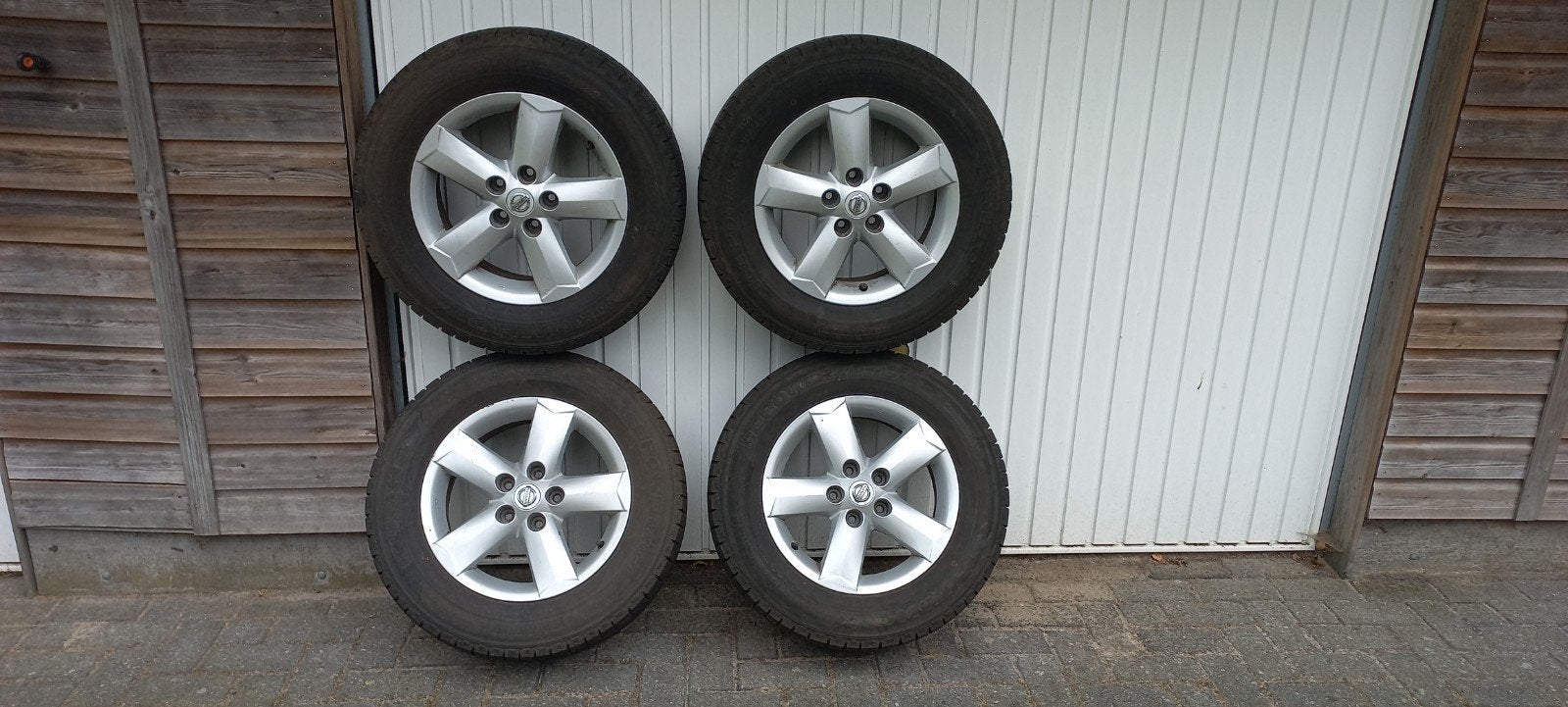 Nissan Qashqai 16 inch winterbanden met velgen, Auto-onderdelen, Ophalen, 16 inch, Banden en Velgen, Winterbanden
