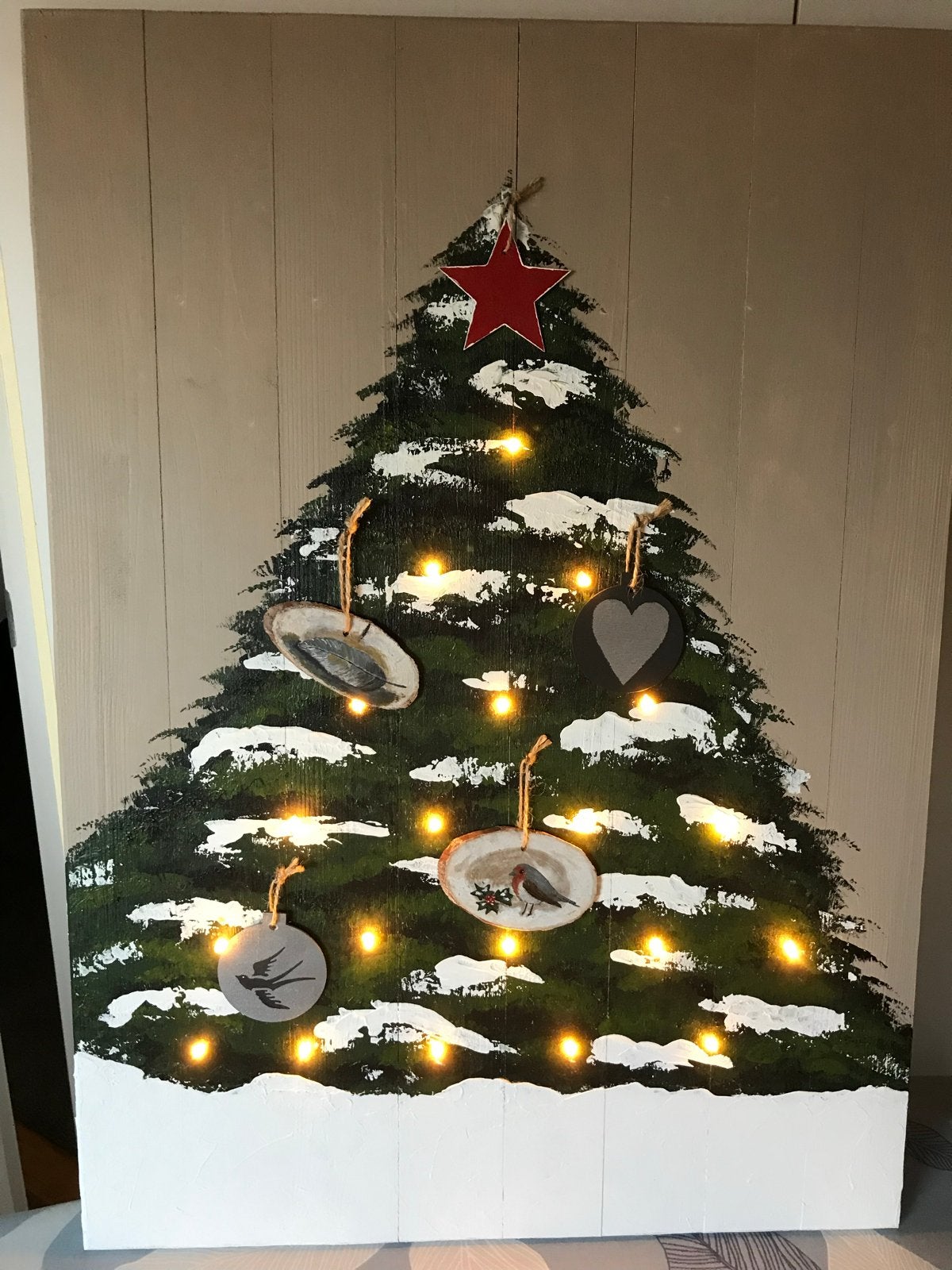 Houten paneel  geschilderde kerstboom met losse elementen., Ophalen of Verzenden, Zo goed als nieuw